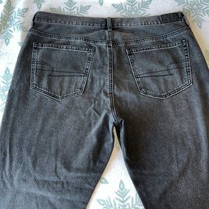 American Eagle Women’s Faded Black Hi Rose Girlfriend Straight Jean